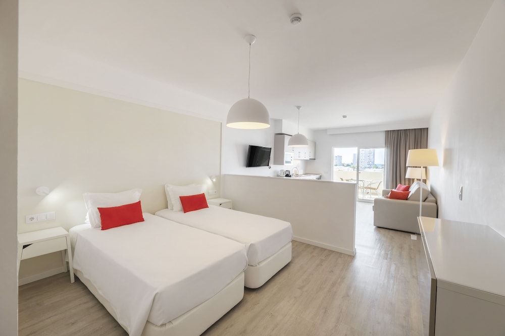 Alvormar Apartamentos Turísticos — Hotel rooms in Alvor, Faro