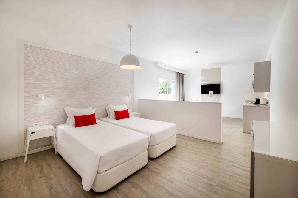 Alvormar Apartamentos Turísticos — Hotel rooms in Alvor, Faro