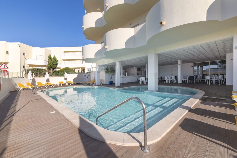 Alvormar Apartamentos Turísticos — Swimming pool in Alvor, Faro