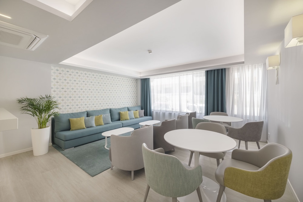 Alvormar Apartamentos Turísticos — Restaurant & bars in Alvor, Faro