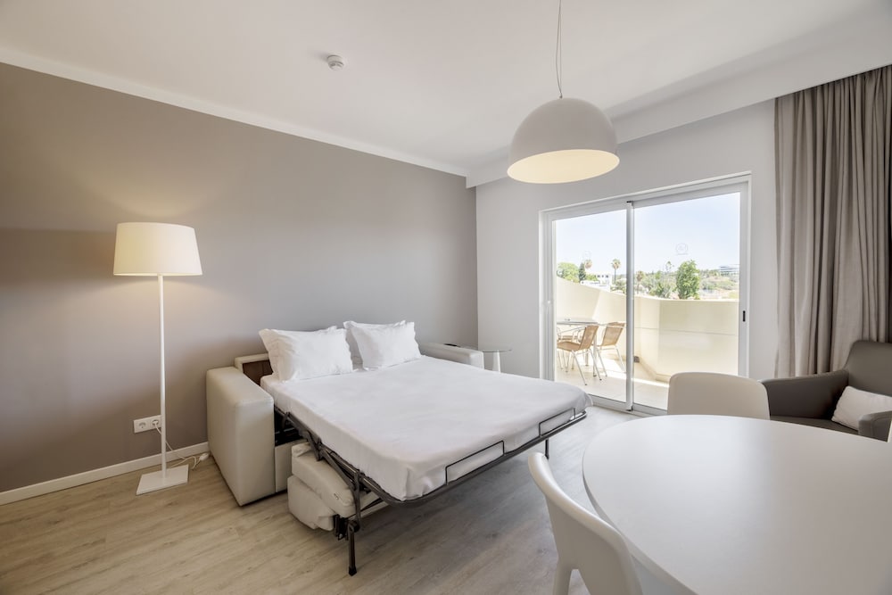 Alvormar Apartamentos Turísticos — Hotel rooms in Alvor, Faro