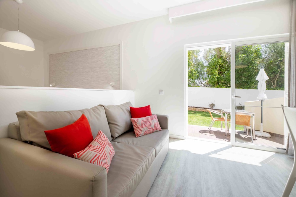 Alvormar Apartamentos Turísticos — Hotel rooms in Alvor, Faro