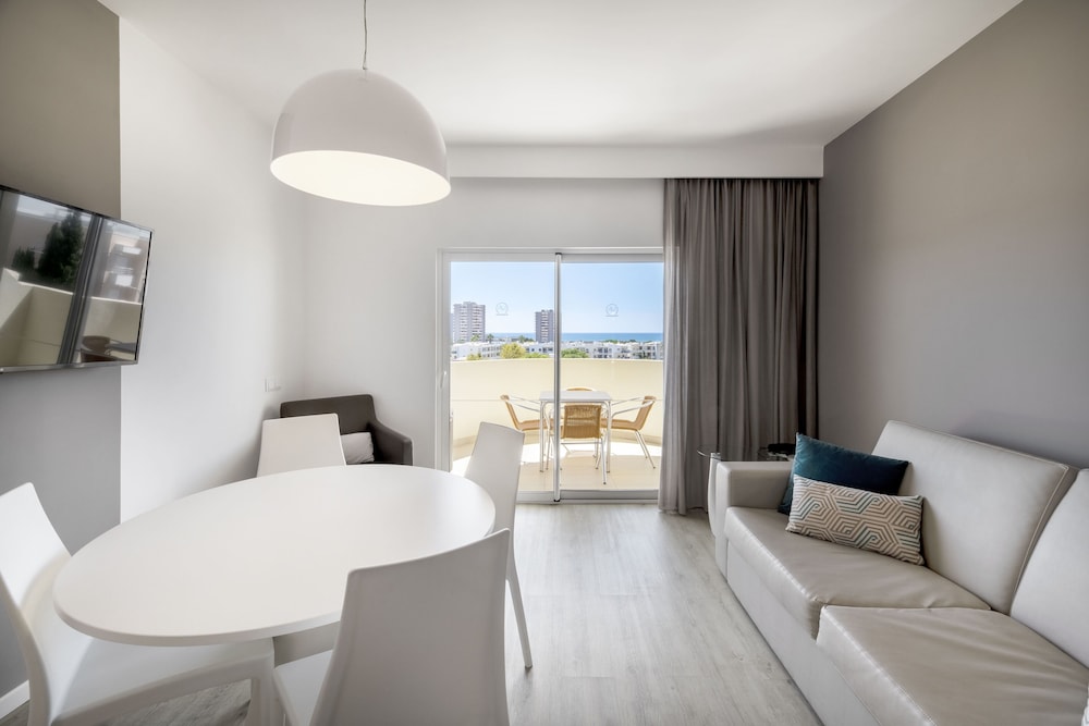 Alvormar Apartamentos Turísticos — Hotel rooms in Alvor, Faro