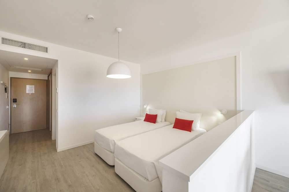 Alvormar Apartamentos Turísticos — Hotel rooms in Alvor, Faro