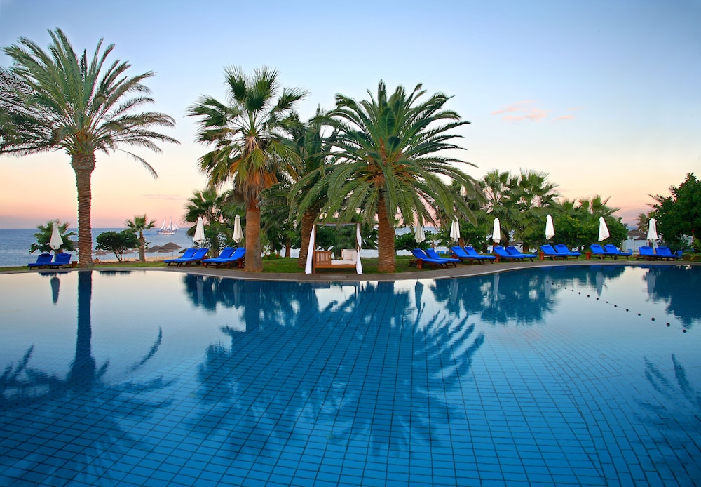Azia Resort and Spa — Swimming pool in Chlorakas, Paphos Region
