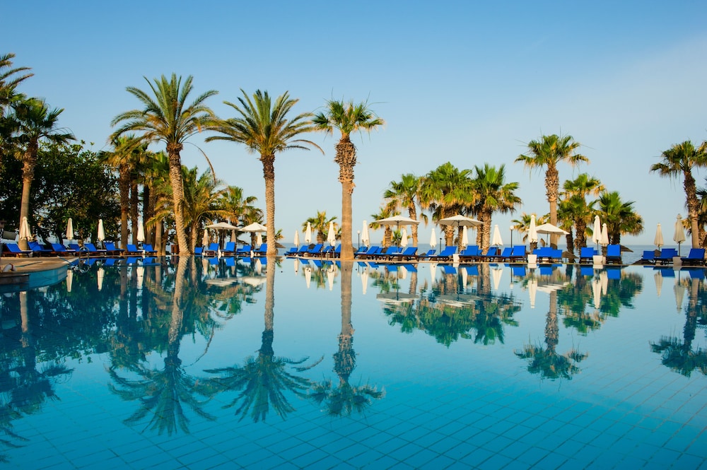 Azia Resort and Spa — Swimming pool in Chlorakas, Paphos Region