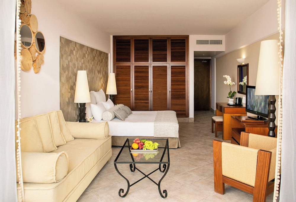 Azia Resort and Spa — Hotel rooms in Chlorakas, Paphos Region
