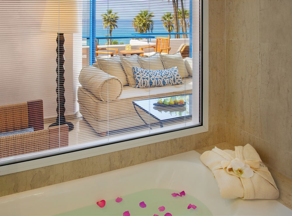 Azia Resort and Spa — Hotel rooms in Chlorakas, Paphos Region