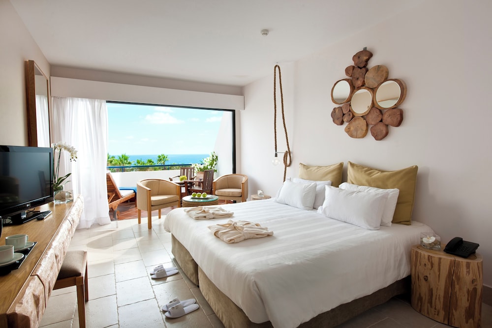 Azia Resort and Spa — Hotel rooms in Chlorakas, Paphos Region
