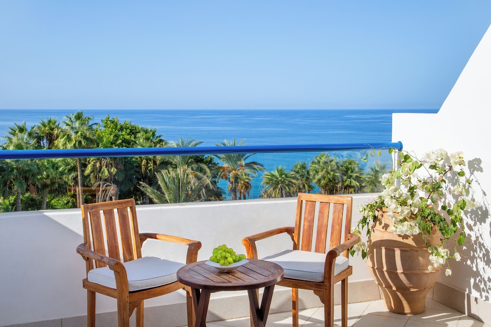 Azia Resort and Spa — Hotel rooms in Chlorakas, Paphos Region