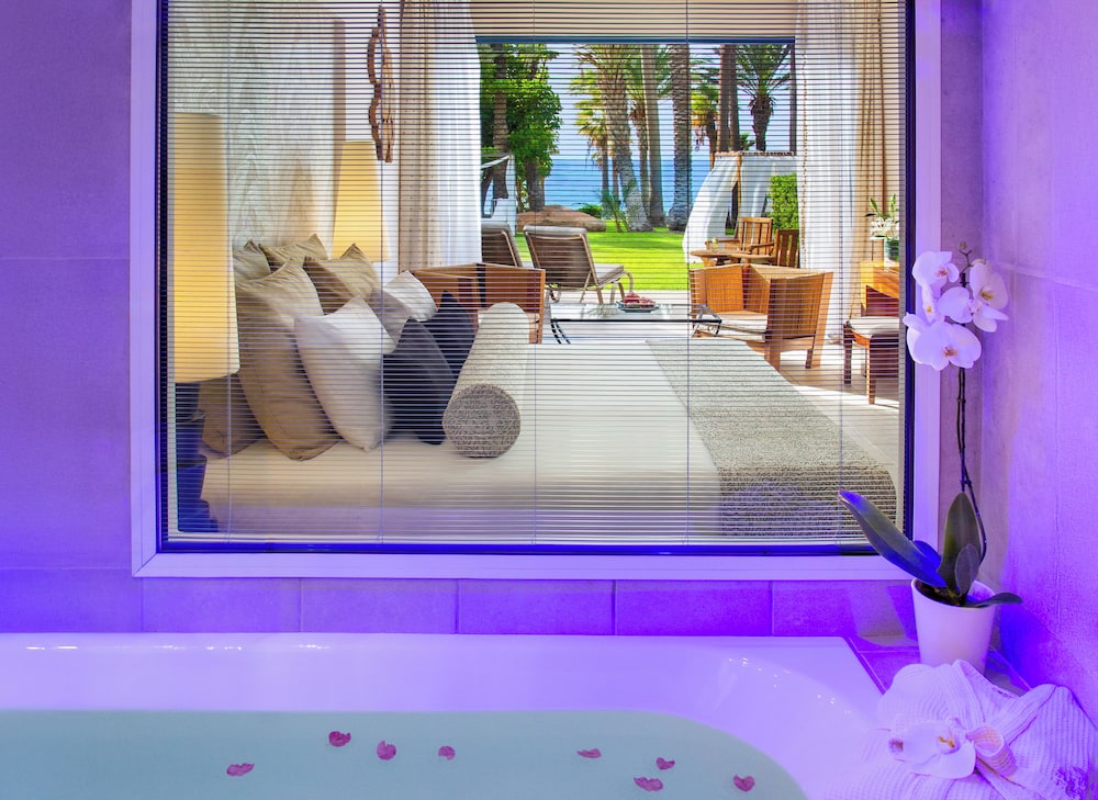 Azia Resort and Spa — Hotel rooms in Chlorakas, Paphos Region