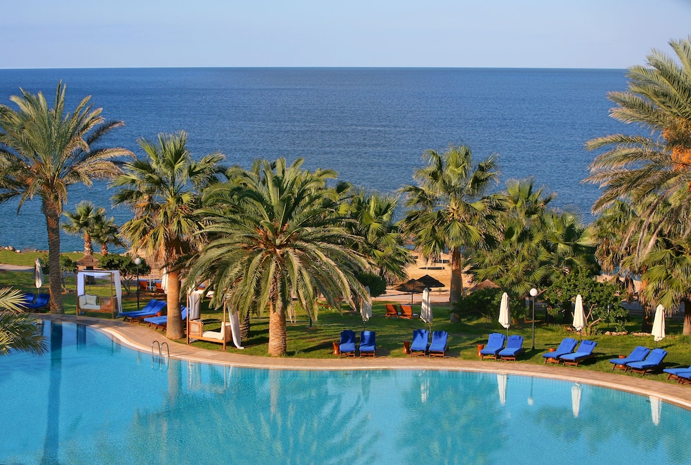 Azia Resort and Spa — Swimming pool in Chlorakas, Paphos Region