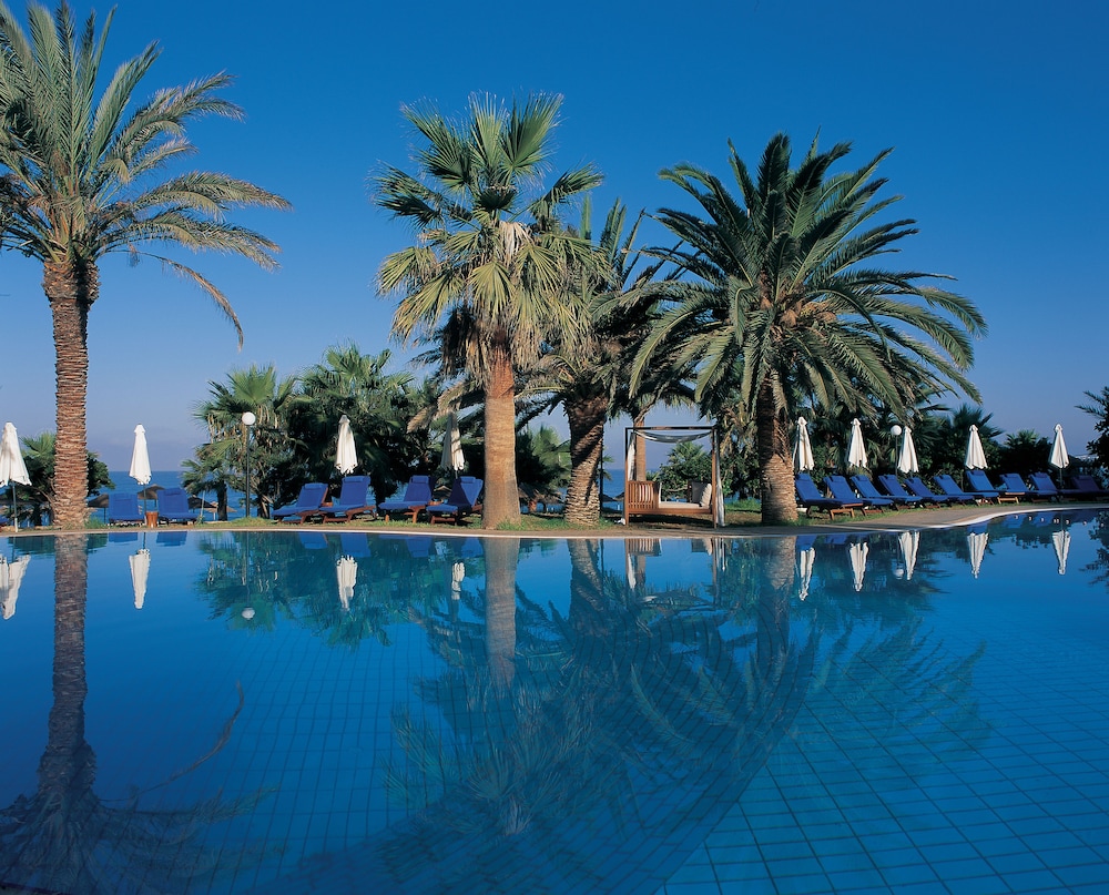 Azia Resort and Spa — Swimming pool in Chlorakas, Paphos Region