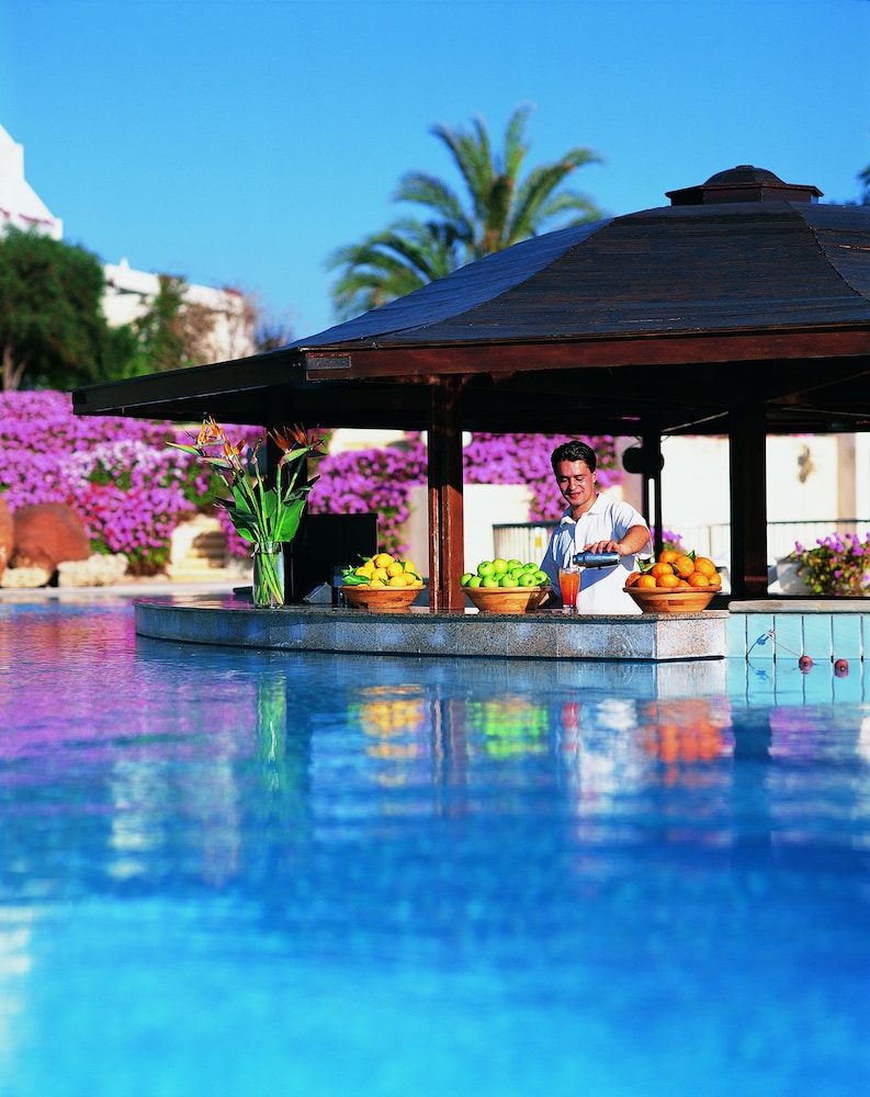 Azia Resort and Spa — Swimming pool in Chlorakas, Paphos Region