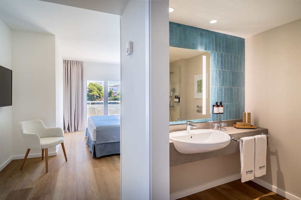 Barceló Ponent Beach — Hotel rooms in Cala d´Or, Balearic Islands
