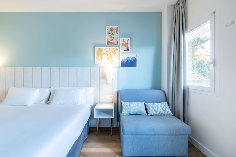 Barceló Ponent Beach — Hotel rooms in Cala d´Or, Balearic Islands