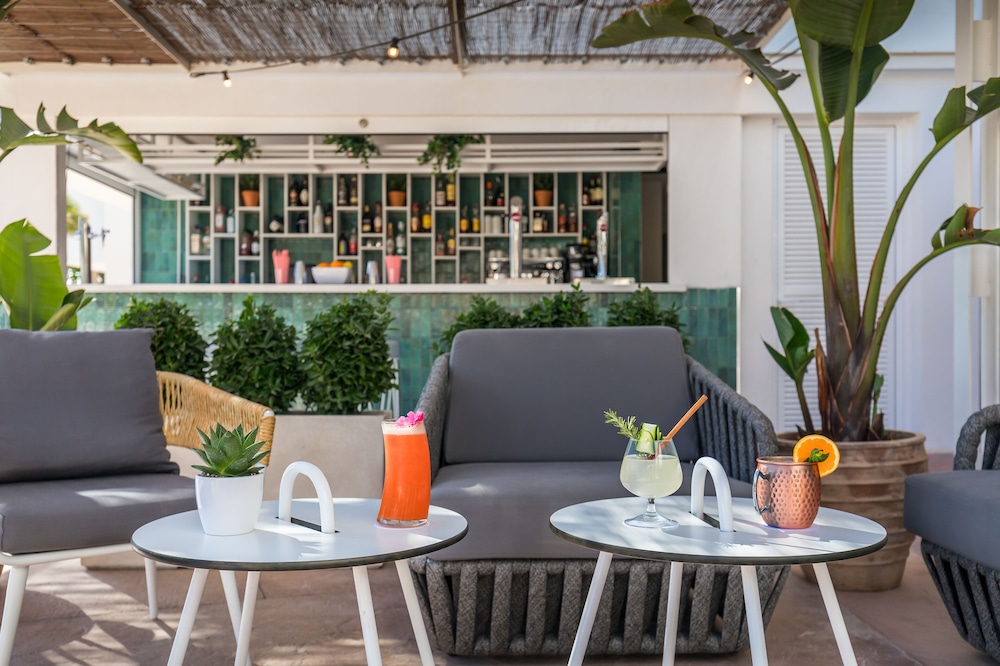 Barceló Ponent Beach — Restaurant & bars in Cala d´Or, Balearic Islands
