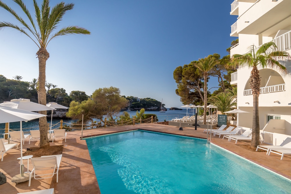 Barceló Ponent Beach — Swimming pool in Cala d´Or, Balearic Islands
