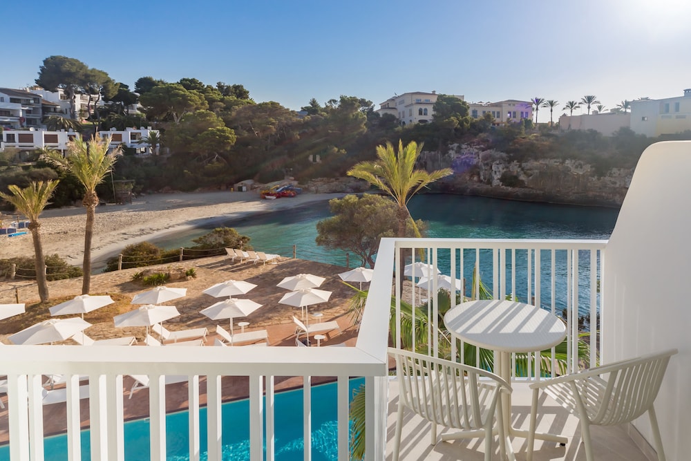 Barceló Ponent Beach — Beach in Cala d´Or, Balearic Islands