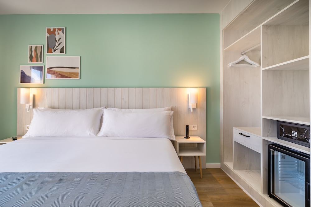 Barceló Ponent Beach — Hotel rooms in Cala d´Or, Balearic Islands