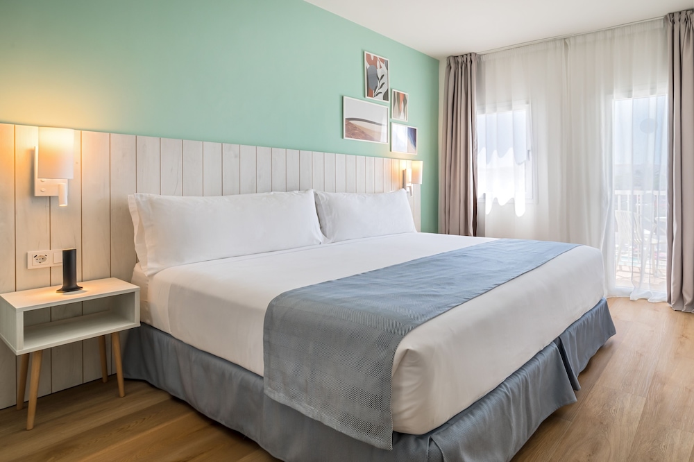 Barceló Ponent Beach — Hotel rooms in Cala d´Or, Balearic Islands