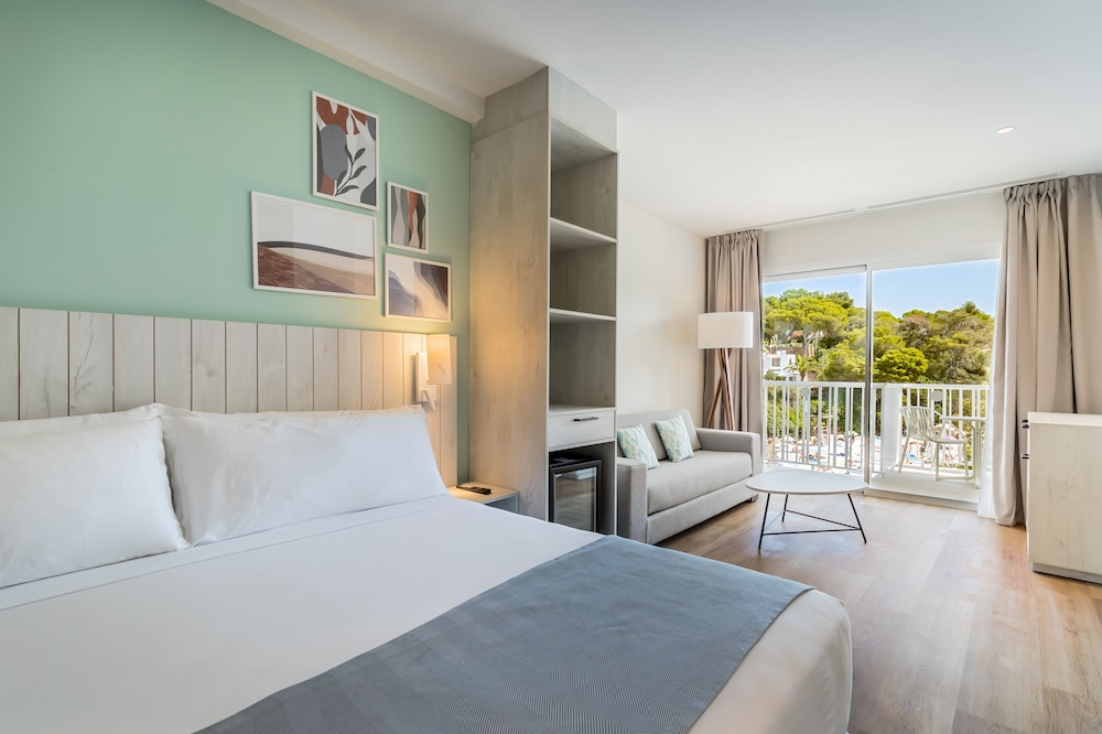 Barceló Ponent Beach — Hotel rooms in Cala d´Or, Balearic Islands