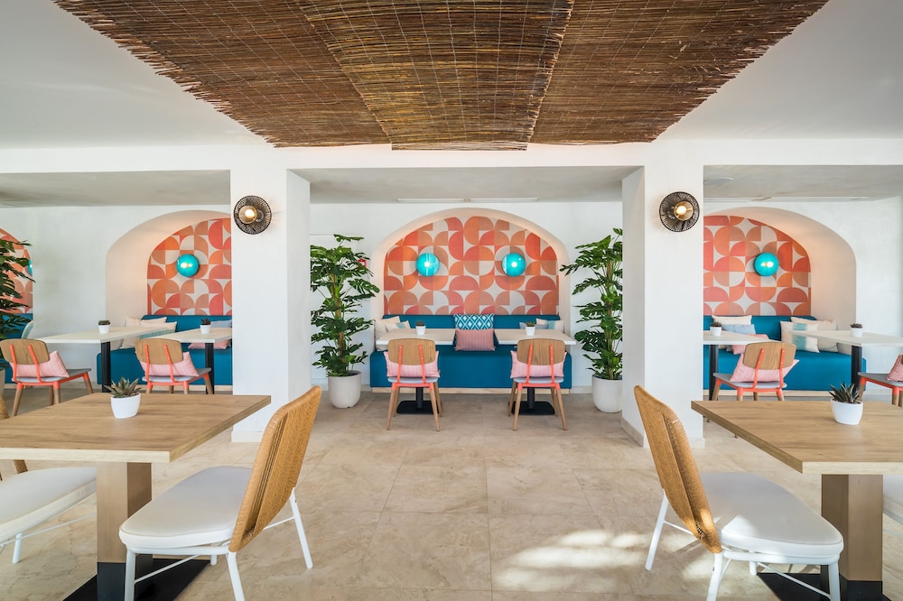 Barceló Ponent Beach — Restaurant & bars in Cala d´Or, Balearic Islands