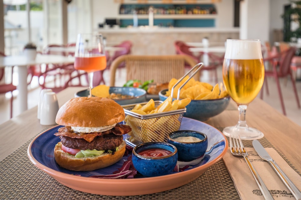 Barceló Ponent Beach — Restaurant & bars in Cala d´Or, Balearic Islands