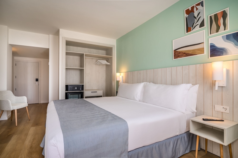 Barceló Ponent Beach — Hotel rooms in Cala d´Or, Balearic Islands