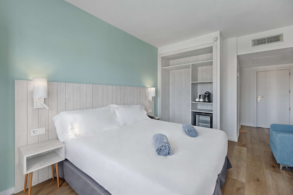 Barceló Ponent Beach — Hotel rooms in Cala d´Or, Balearic Islands