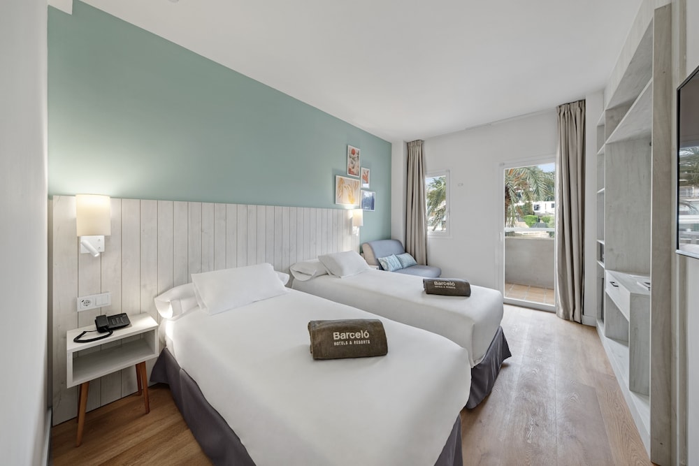 Barceló Ponent Beach — Hotel rooms in Cala d´Or, Balearic Islands