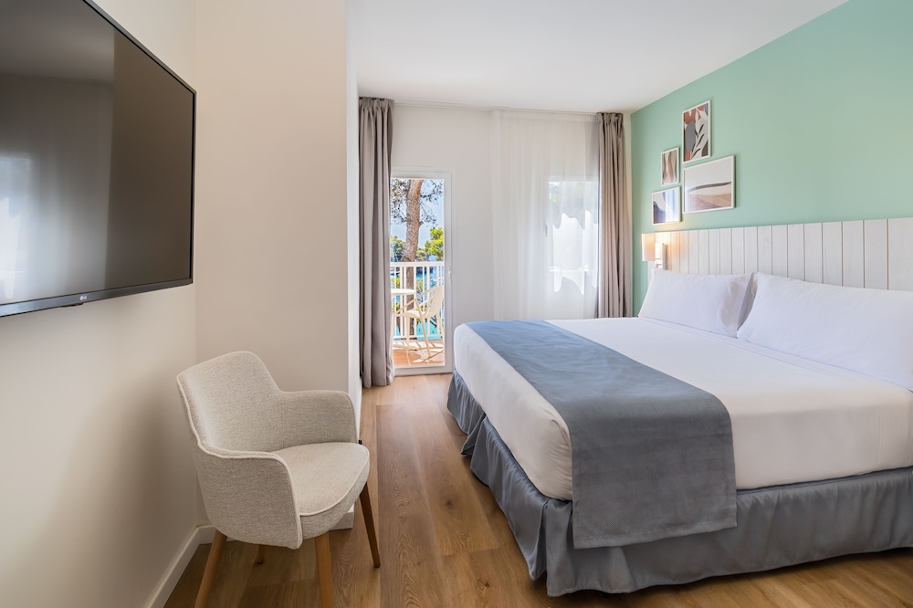 Barceló Ponent Beach — Hotel rooms in Cala d´Or, Balearic Islands