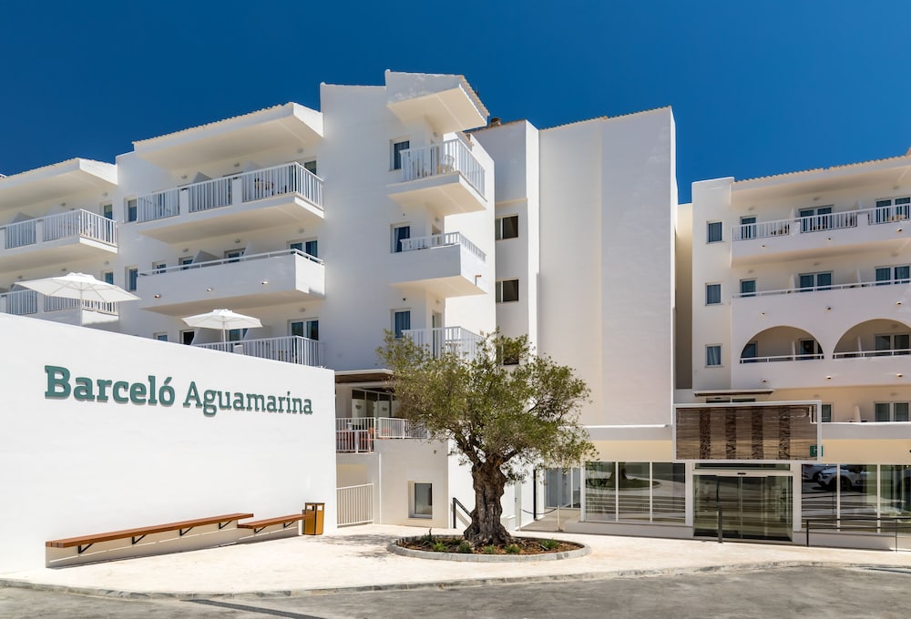 Barceló Ponent Beach — Hotel building in Cala d´Or, Balearic Islands