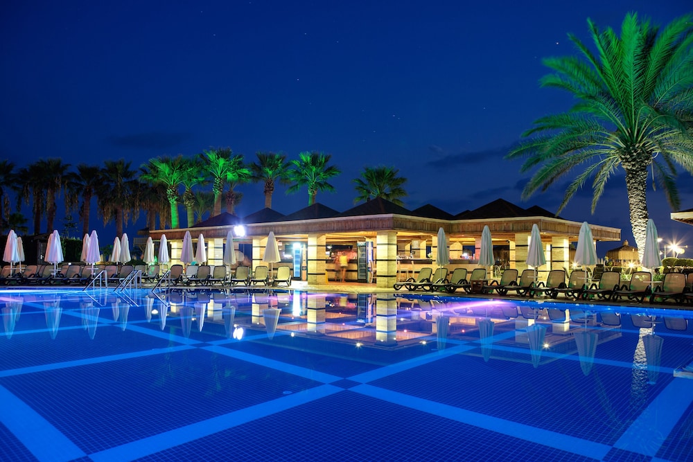 Crystal Tat Beach Pearl Collection - All inclusive — Pool in Belek