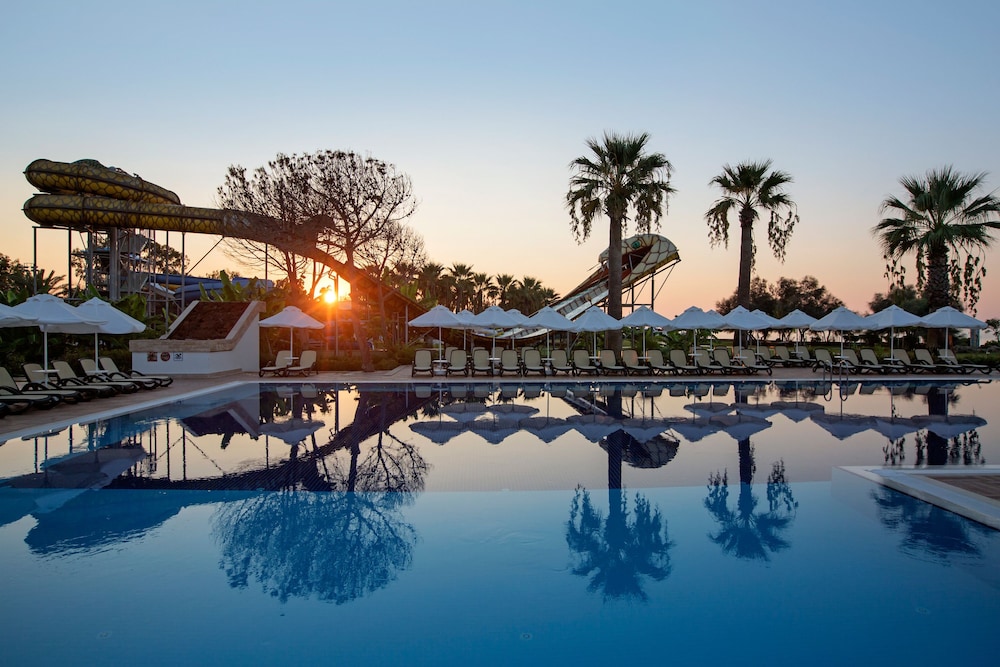 Crystal Tat Beach Pearl Collection - All inclusive — Pool in Belek