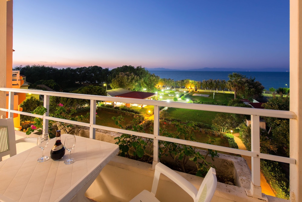 Bayside Hotel Katsaras — Beach in Kremasti, South Aegean
