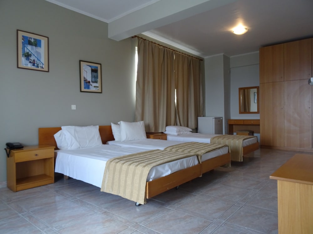 Bayside Hotel Katsaras — Hotel rooms in Kremasti, South Aegean