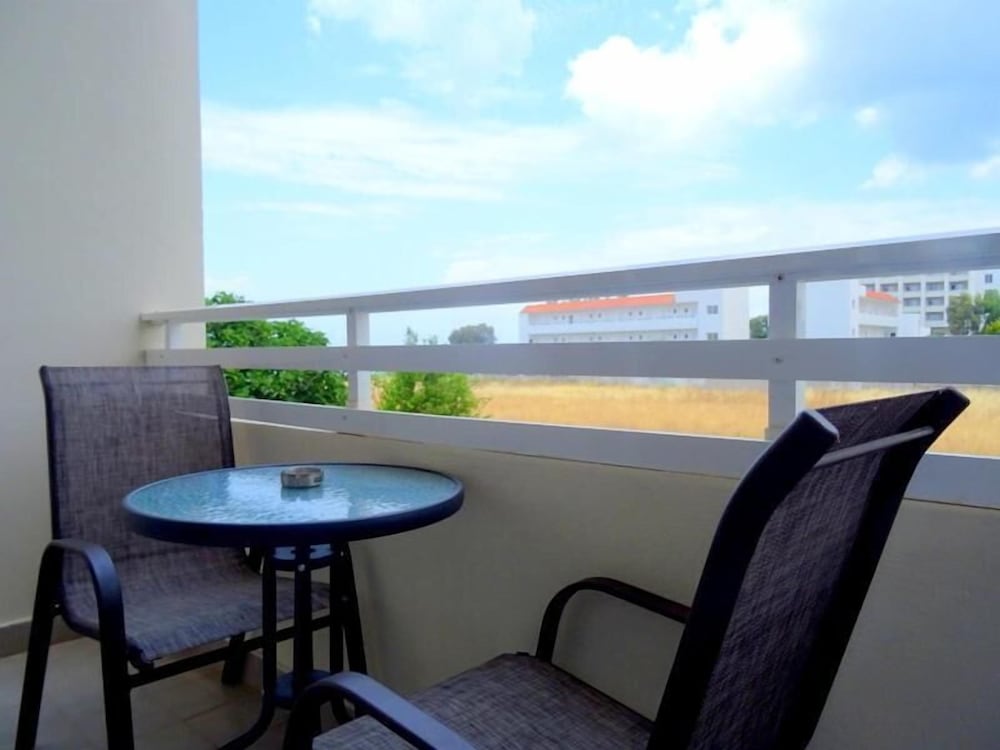 Bayside Hotel Katsaras — Hotel rooms in Kremasti, South Aegean