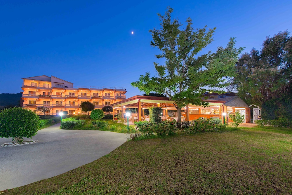 Bayside Hotel Katsaras — Hotel building in Kremasti, South Aegean