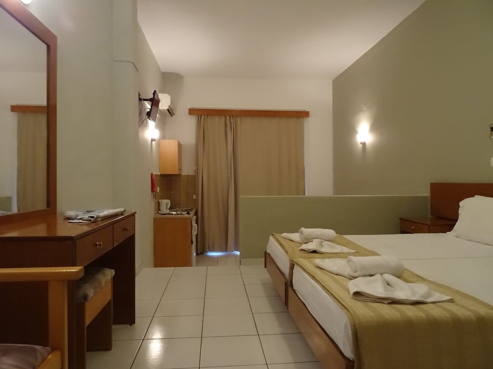 Bayside Hotel Katsaras — Hotel rooms in Kremasti, South Aegean