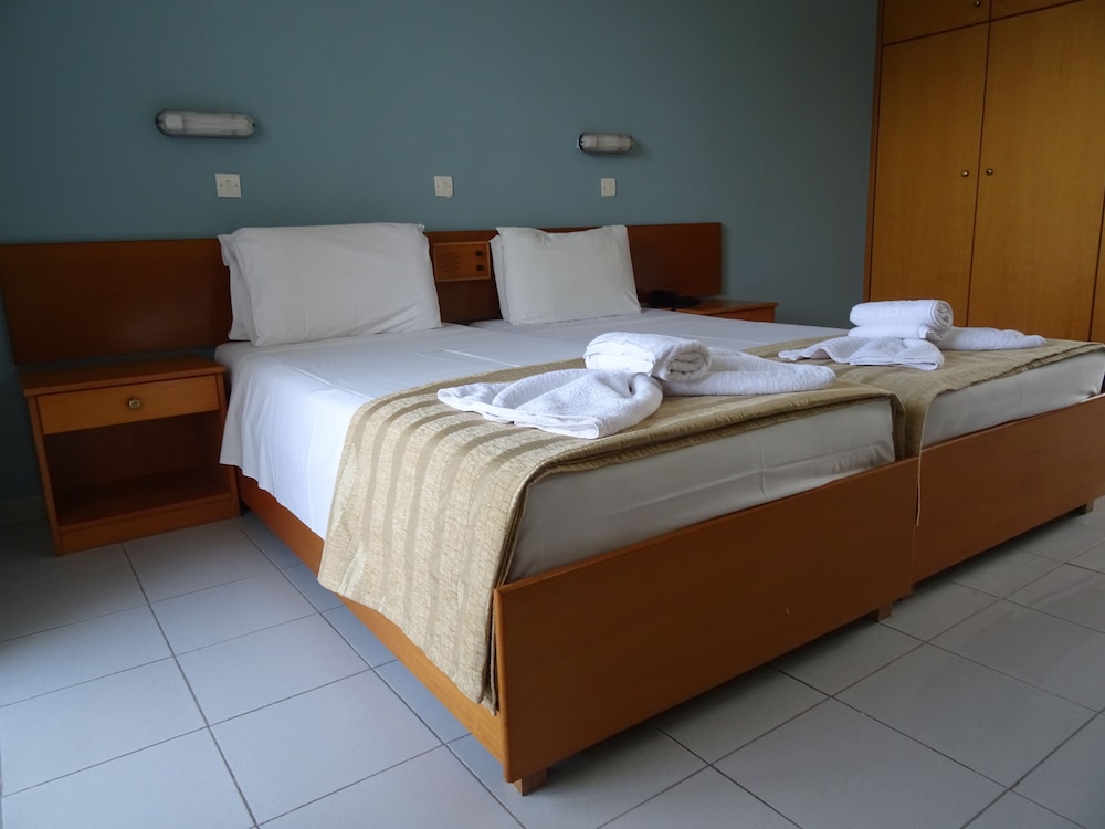 Bayside Hotel Katsaras — Hotel rooms in Kremasti, South Aegean