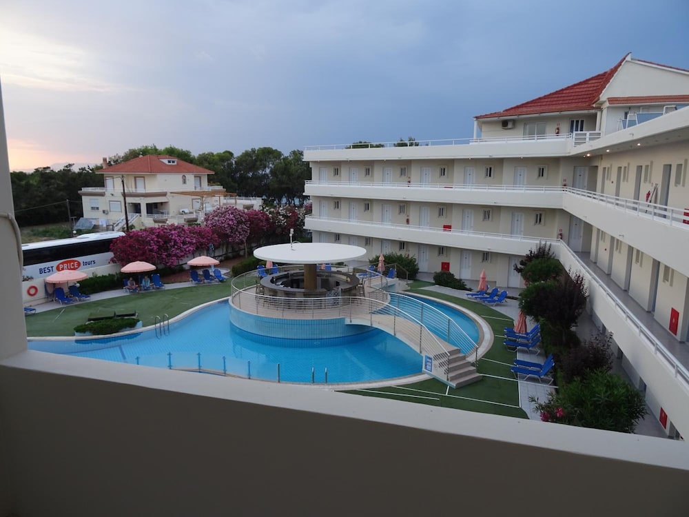 Bayside Hotel Katsaras — Swimming pool in Kremasti, South Aegean