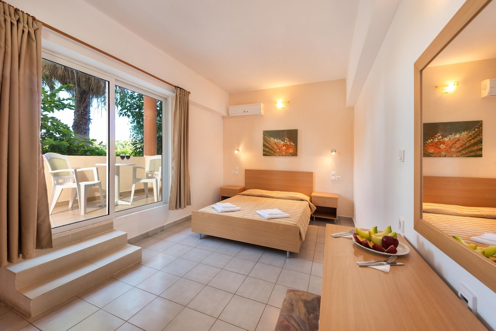 Bayside Hotel Katsaras — Hotel rooms in Kremasti, South Aegean