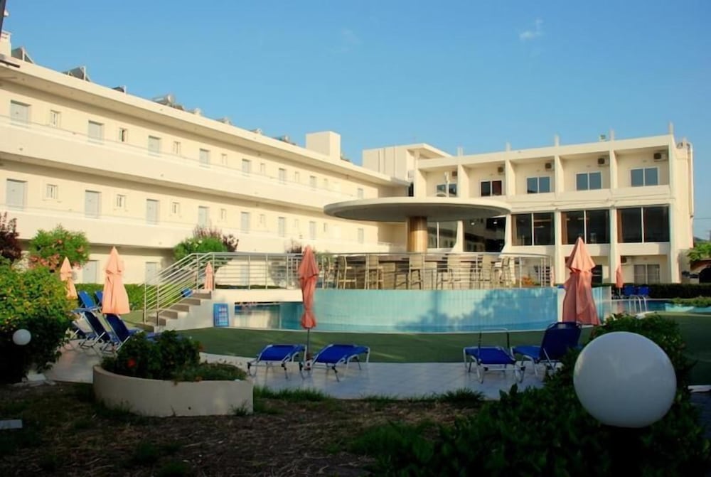 Bayside Hotel Katsaras — Hotel building in Kremasti, South Aegean