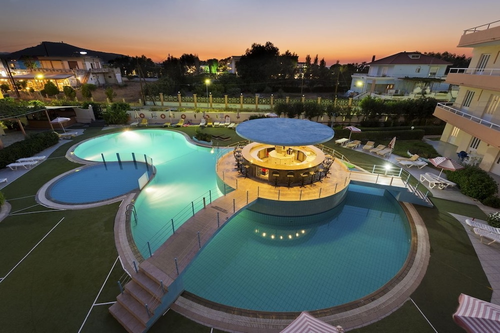 Bayside Hotel Katsaras — Swimming pool in Kremasti, South Aegean