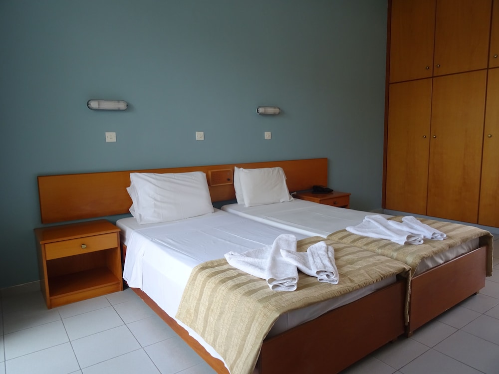 Bayside Hotel Katsaras — Hotel rooms in Kremasti, South Aegean
