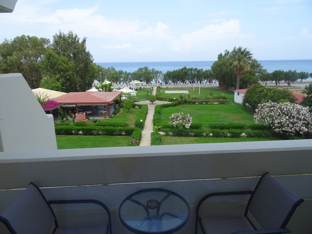 Bayside Hotel Katsaras — Beach in Kremasti, South Aegean