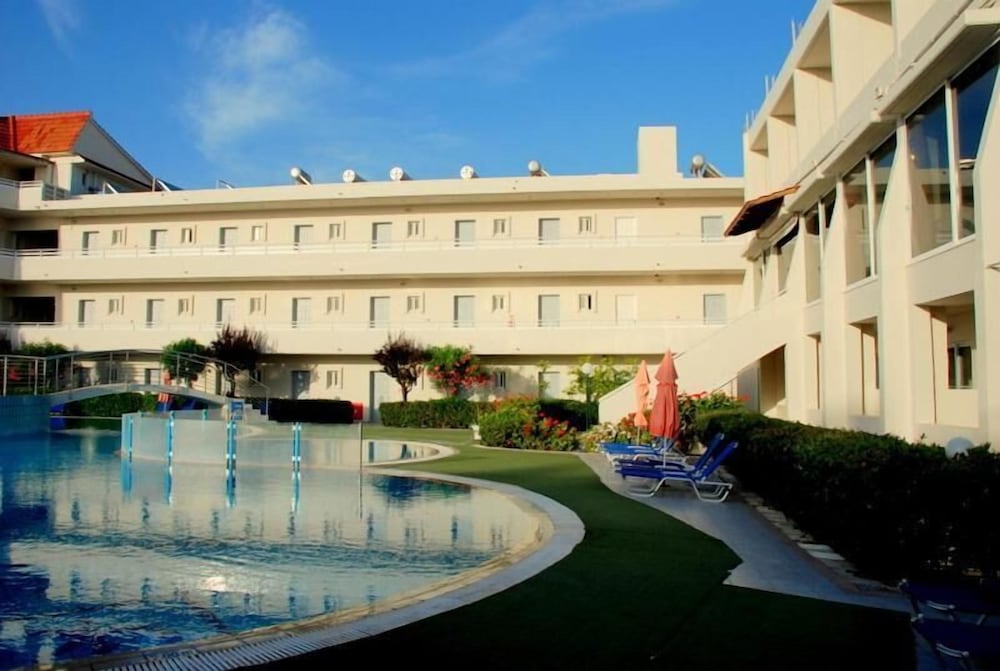 Bayside Hotel Katsaras — Swimming pool in Kremasti, South Aegean