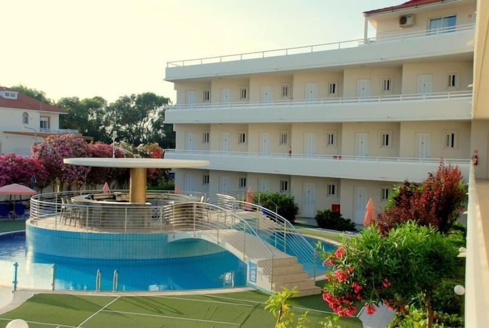 Bayside Hotel Katsaras — Swimming pool in Kremasti, South Aegean