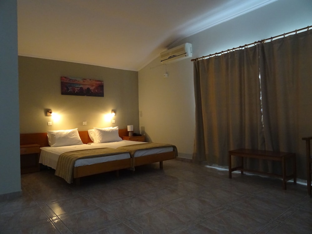 Bayside Hotel Katsaras — Hotel rooms in Kremasti, South Aegean